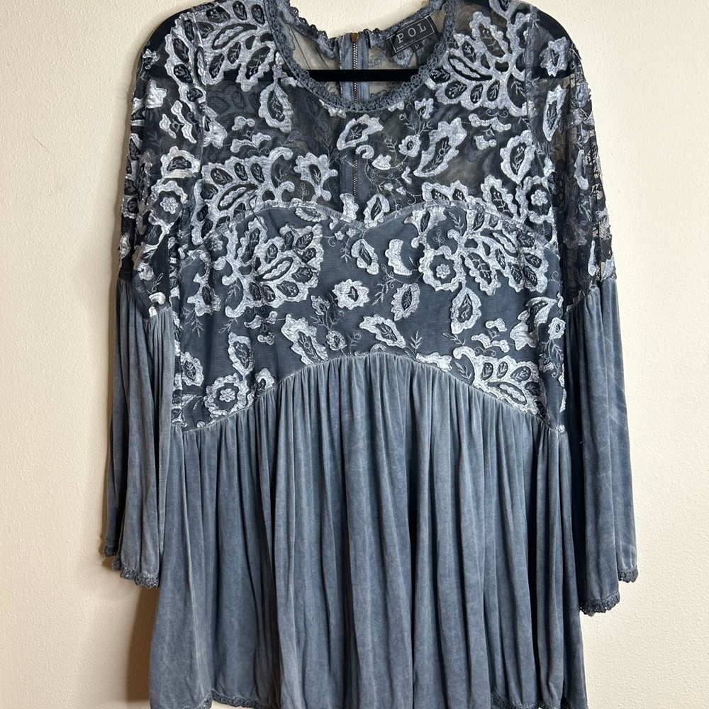 POL Floral Lace Blouse in Blue and Gray